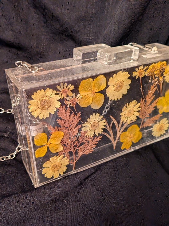 Source Unknown Handbags - Source Unknown Clear Acrylic Floral Pressed-Dried Flower Clutch with Chain